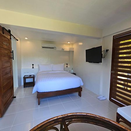 Edgewater Dive & Spa Resort Puerto Galera Exterior photo