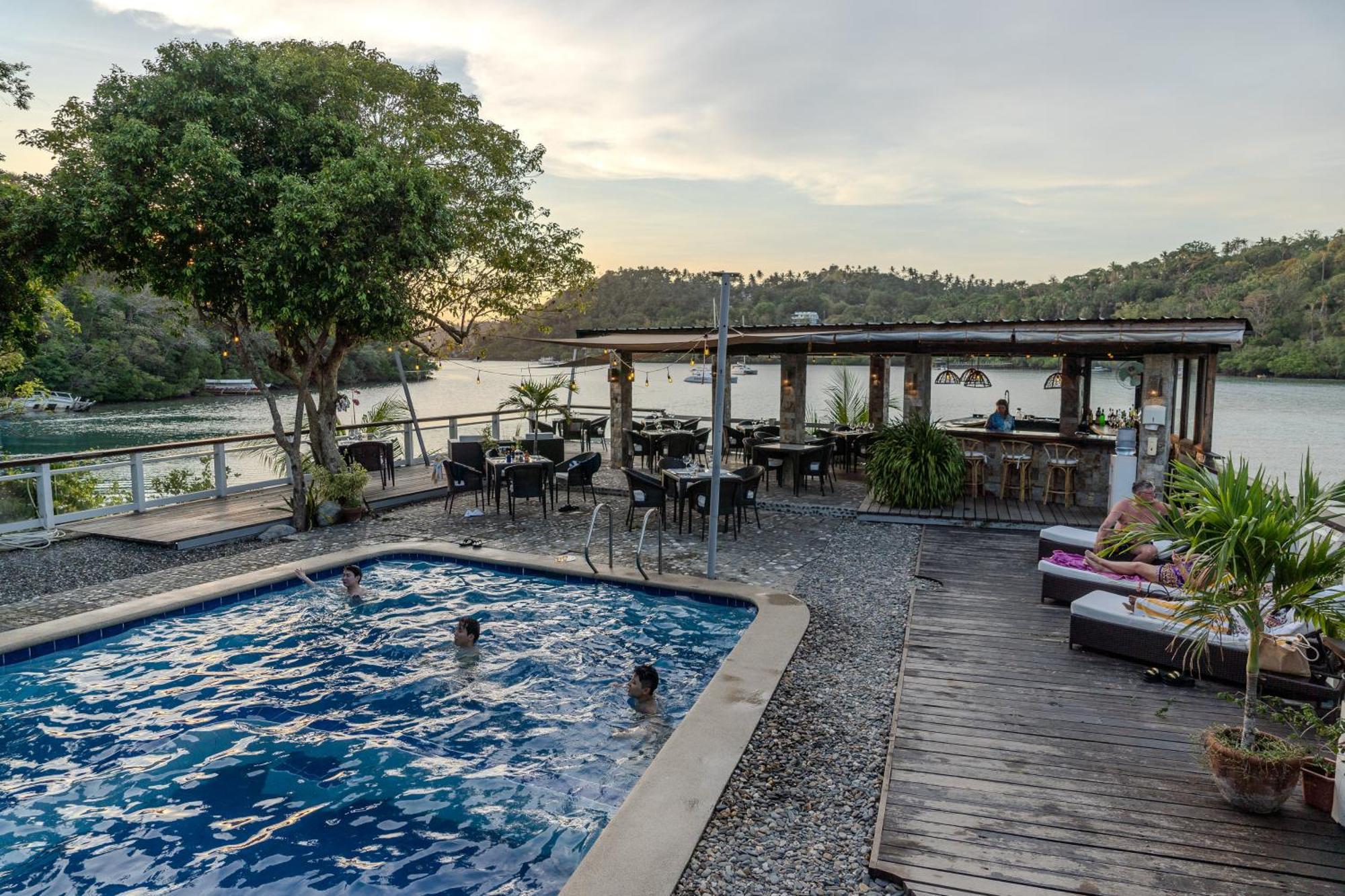 Edgewater Dive & Spa Resort Puerto Galera Exterior photo