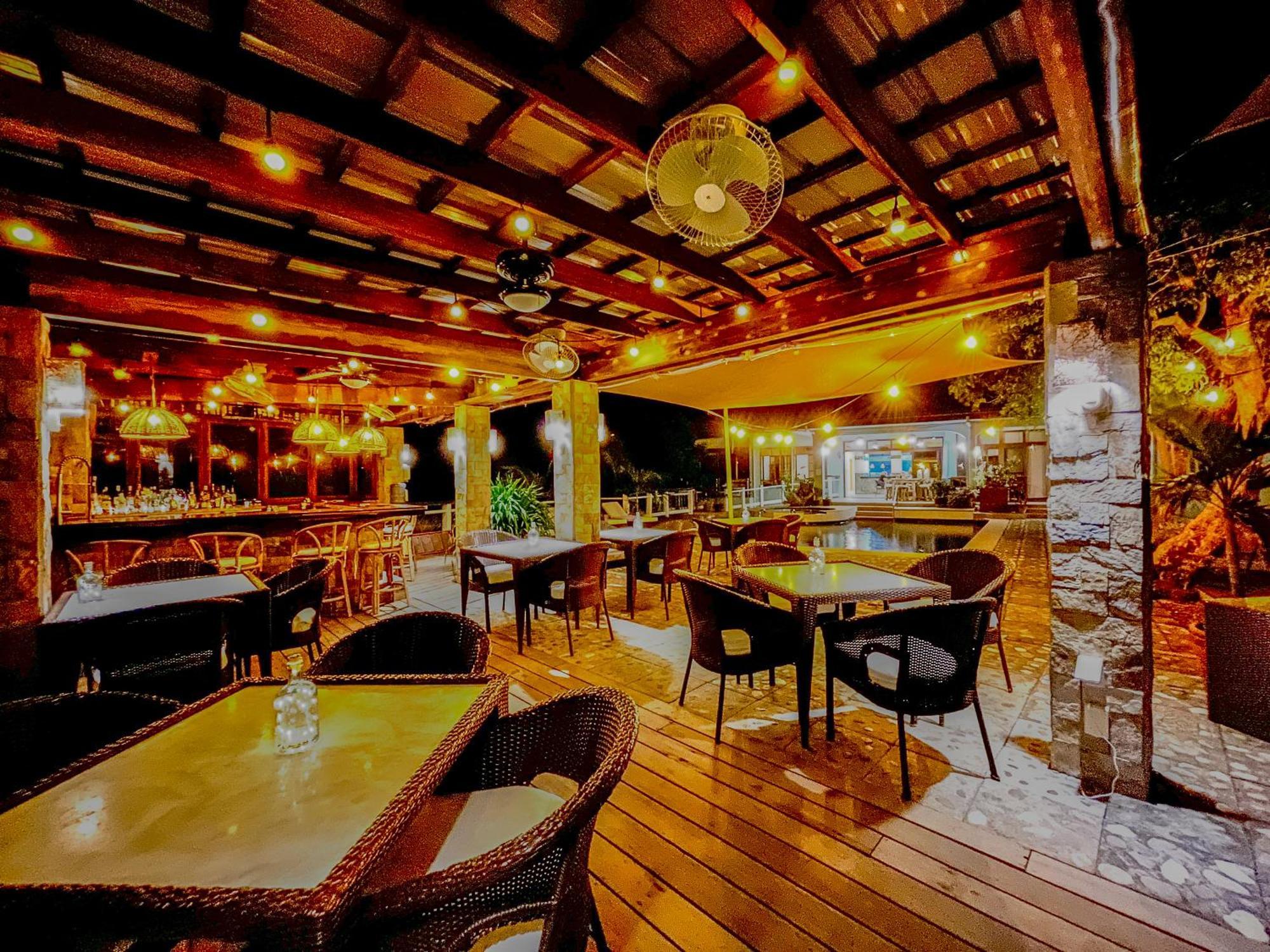 Edgewater Dive & Spa Resort Puerto Galera Exterior photo