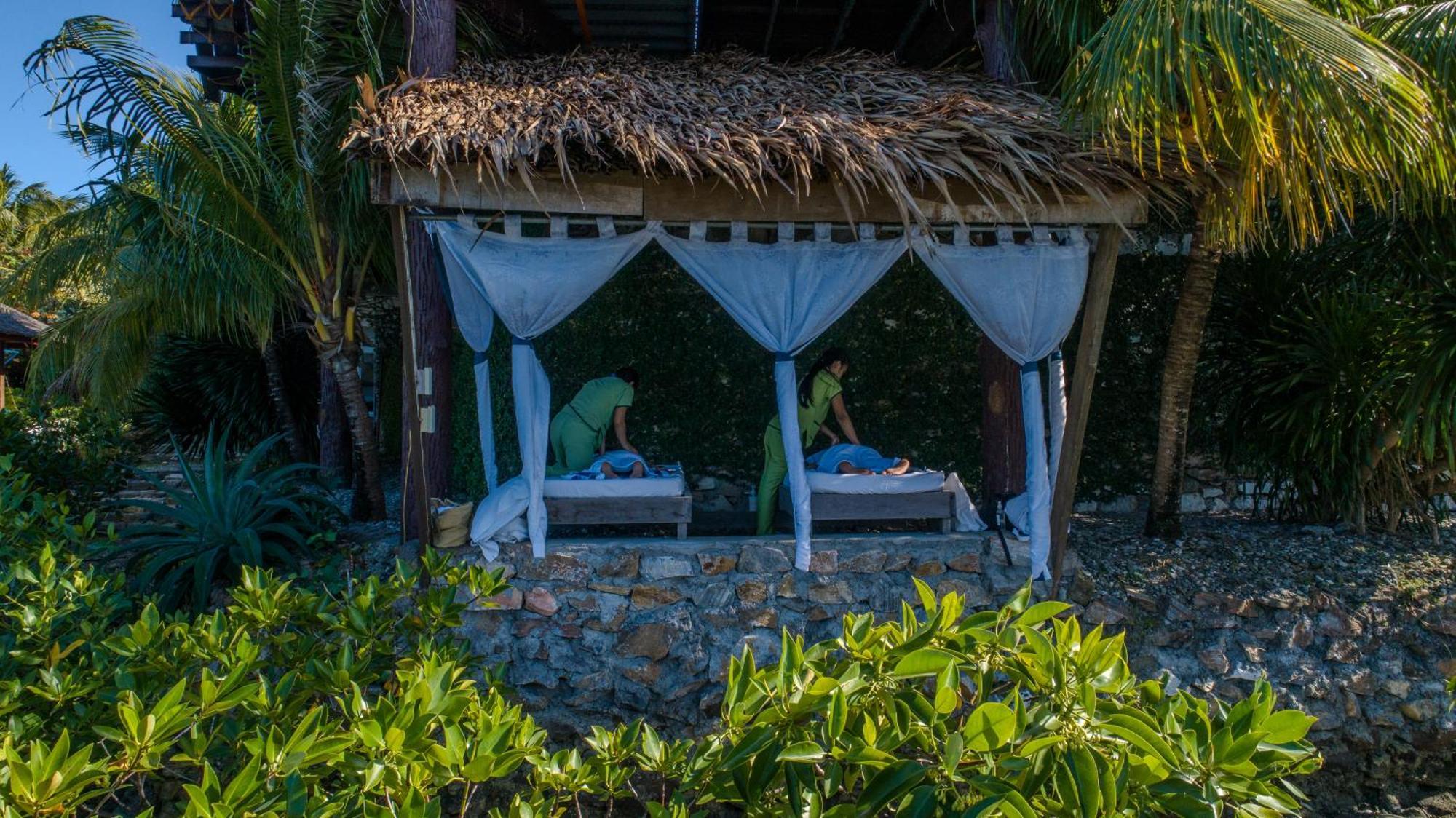 Edgewater Dive & Spa Resort Puerto Galera Exterior photo