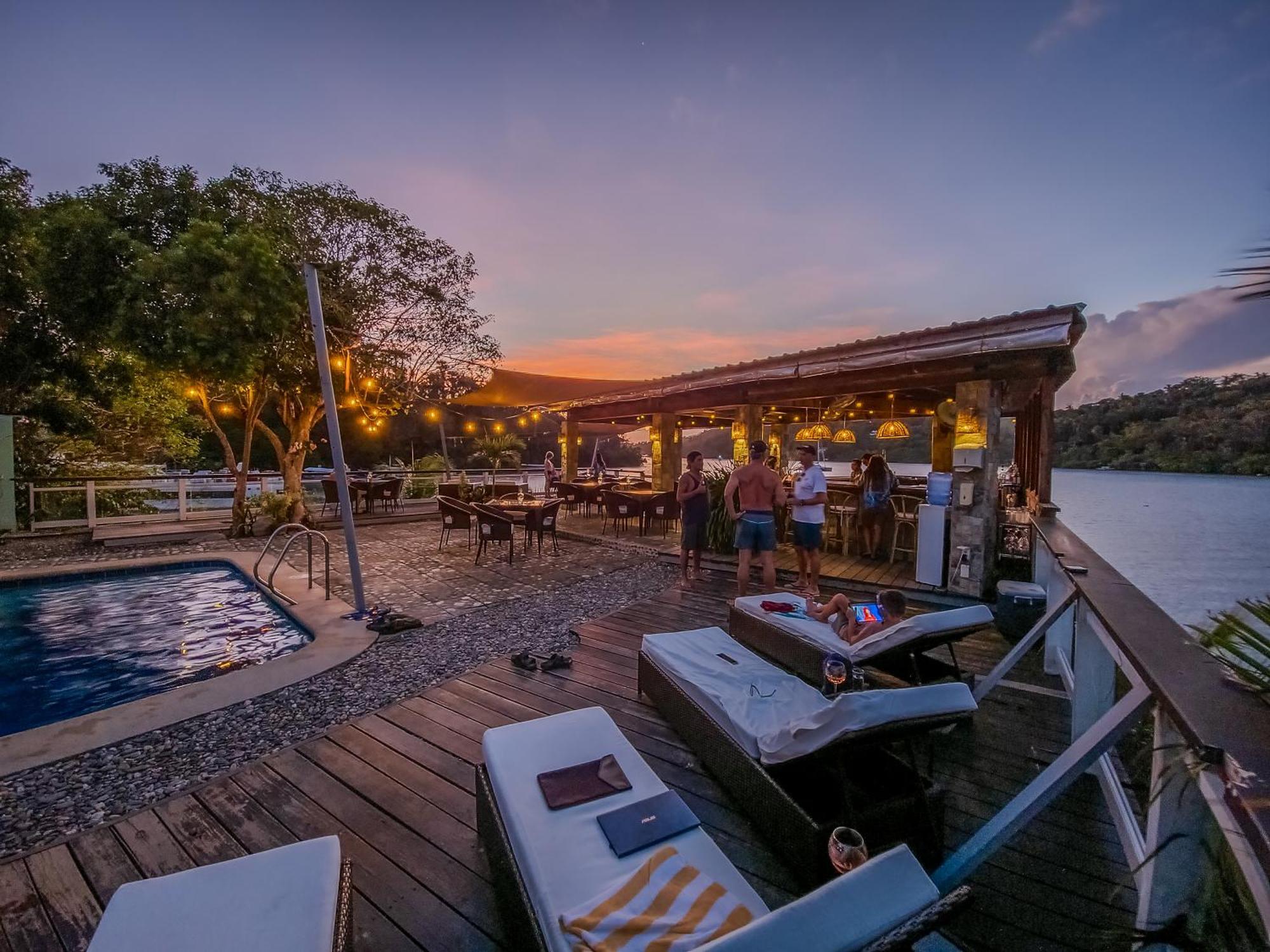 Edgewater Dive & Spa Resort Puerto Galera Exterior photo