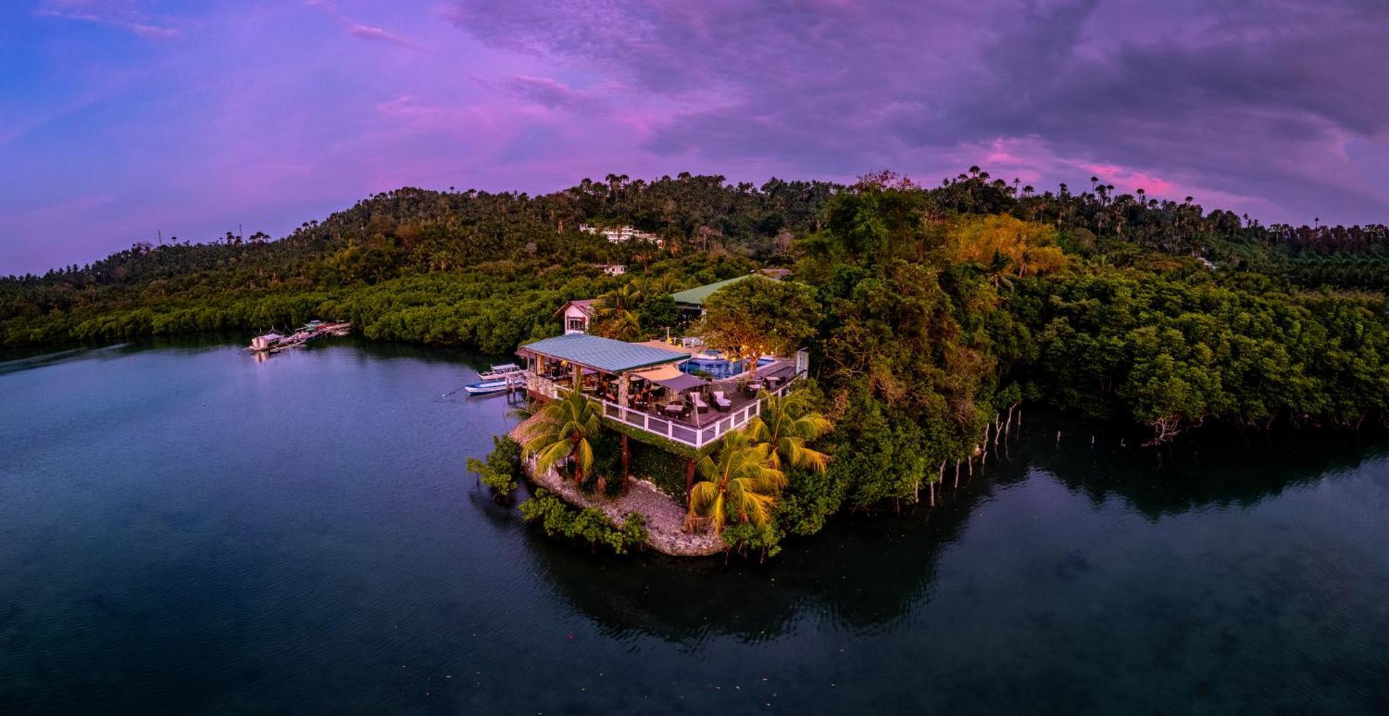 Edgewater Dive & Spa Resort Puerto Galera Exterior photo