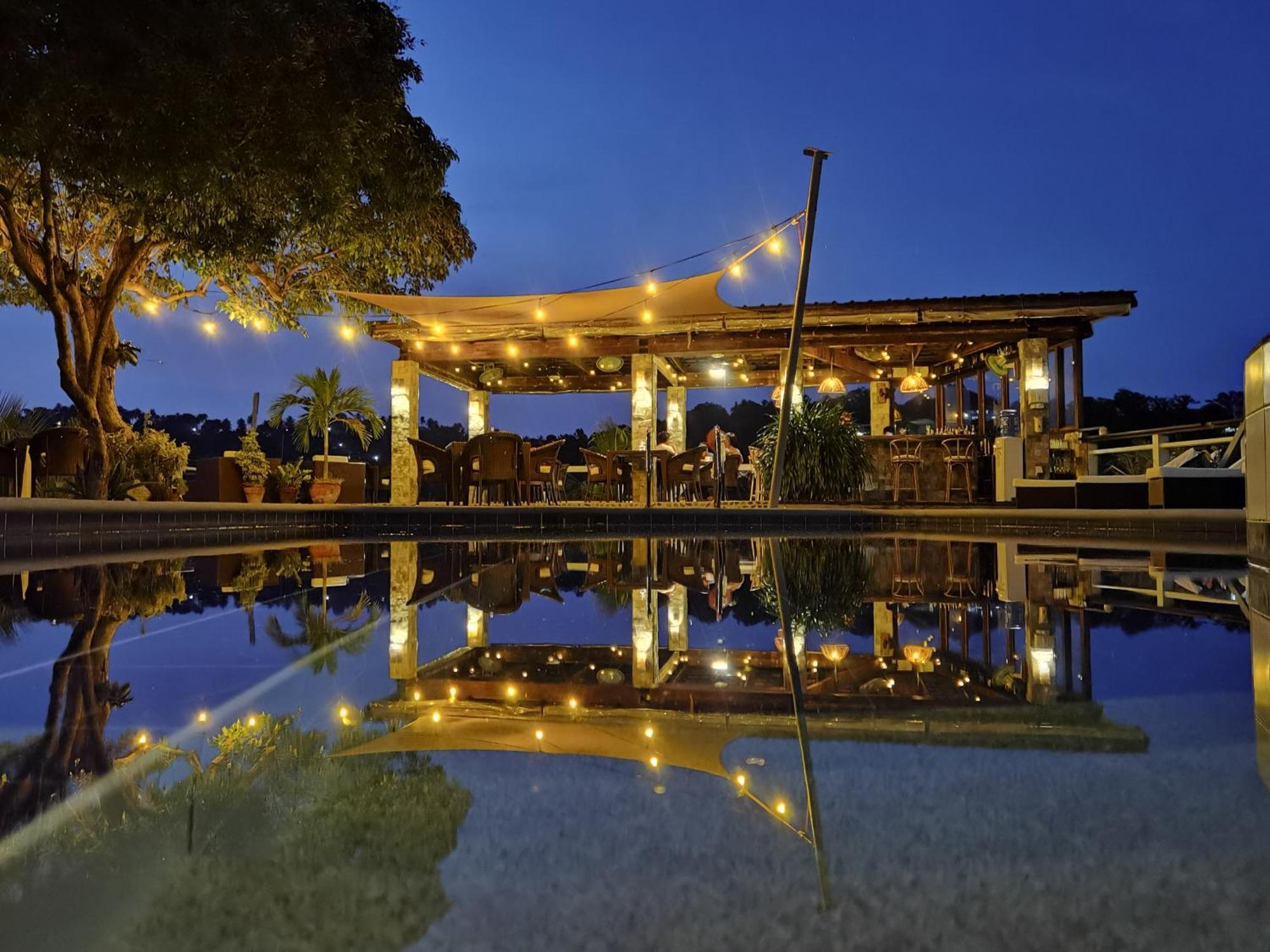 Edgewater Dive & Spa Resort Puerto Galera Exterior photo