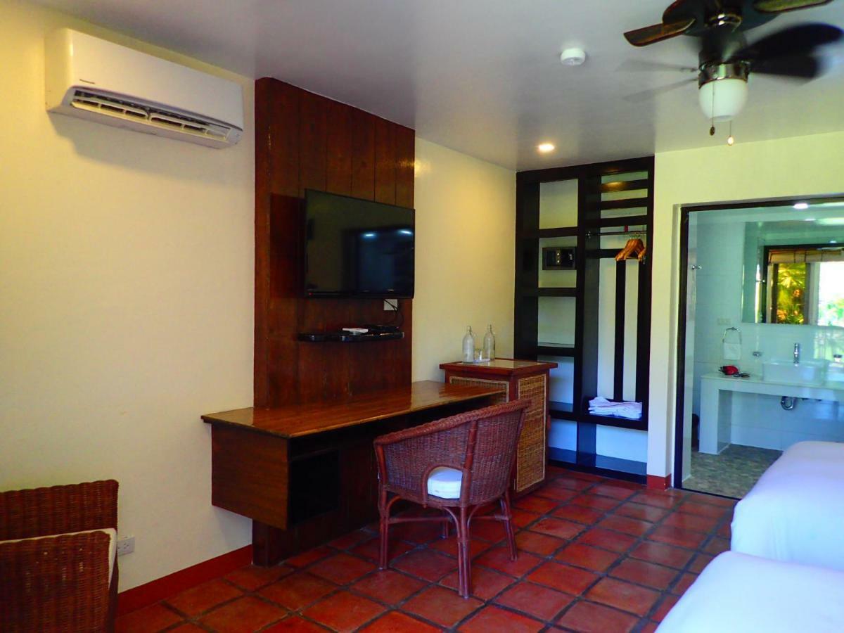 Edgewater Dive & Spa Resort Puerto Galera Exterior photo