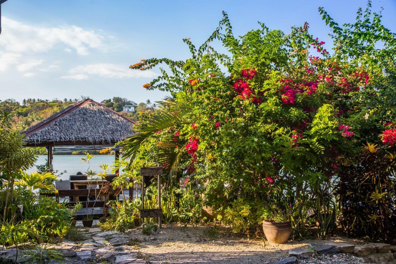 Edgewater Dive & Spa Resort Puerto Galera Exterior photo